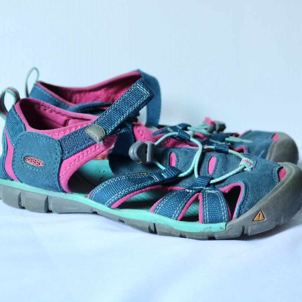 Keen Newport Water Shoe Sport Sandal Youth Size 5 Blue Pink Camping Summer